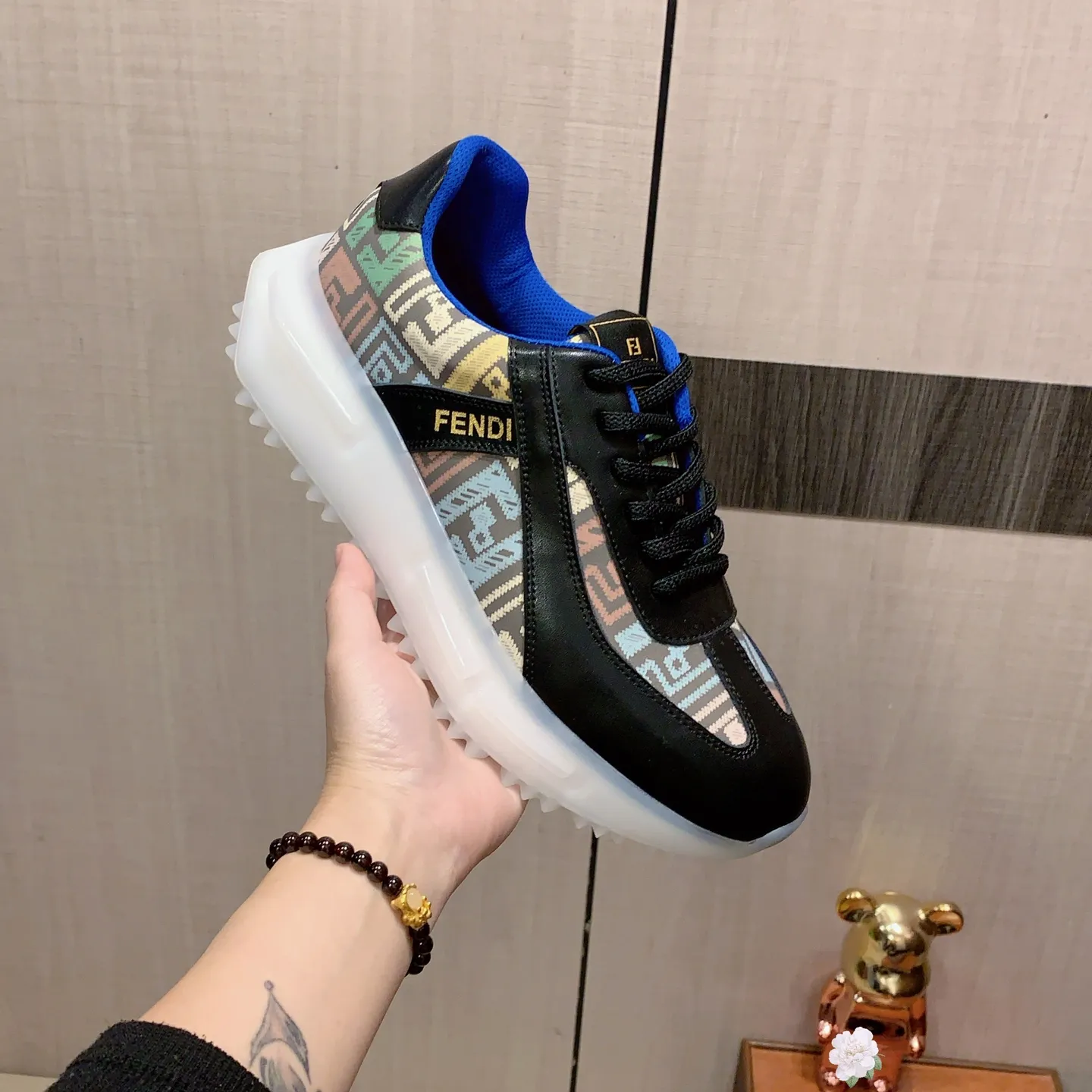 Men's Men's Shoes💰460💰💰🎩🎩[Lightning][Lightning] "FENDI*" The latest and most popular casual sports shoes, top brand [Seduce] luxury ~ purchasing agent, top quality ~. [Strong] The upper is made of imported breathable cowhide with material ➕ breathable sheepskin feet (•) and fine workmanship. The original stylish and stylish soft rubber wear-resistant and non-slip outsole is light and comfortable on the feet. The real thing looks better when photographed in person. 012: code: 38-44, can be customized to 45, 2️⃣ colors available
